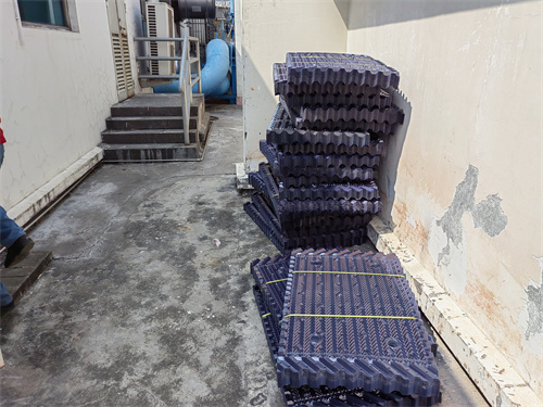 玻璃鋼冷卻設備進出水溫差控制標準(標準玻璃鋼水箱